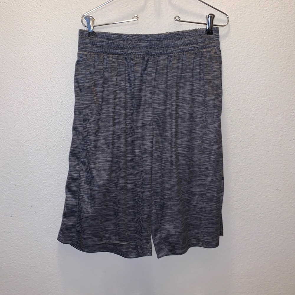 Xersion quick dry gray men’s small athletic shorts with pockets
